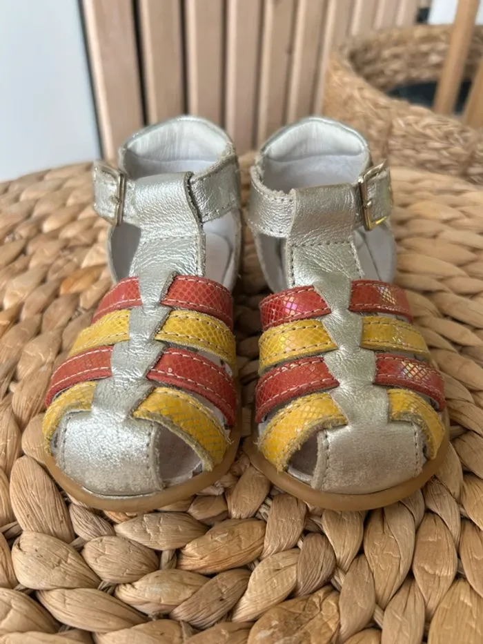 Sandales bébé taille 21 - photo numéro 2