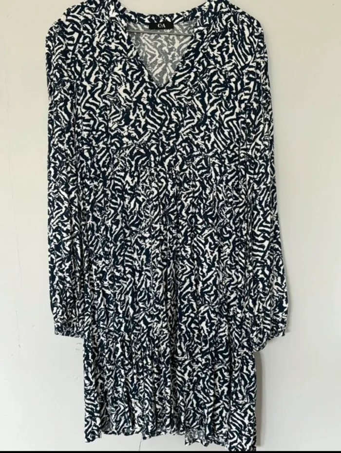 Robe marine et blanche C&A - taille 40 - photo numéro 2