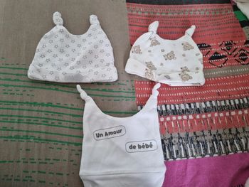 Lot de 3 bonnets nouveau-né blanc