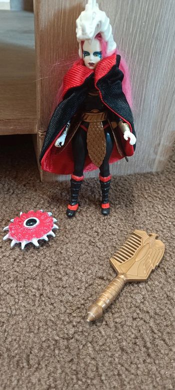 Poupée dragon queen Complète