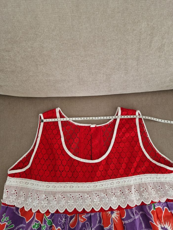 Robe polynésienne violette à motif fleurs à détail dentelle - photo numéro 6