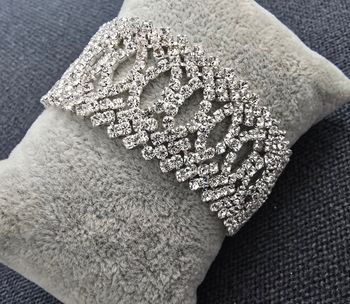 Bracelet  argenté à strass effet maille tressée
 Mariage soirée