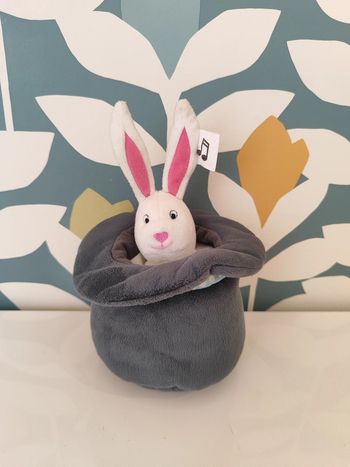 Peluche chapeau lapin musicale ikea