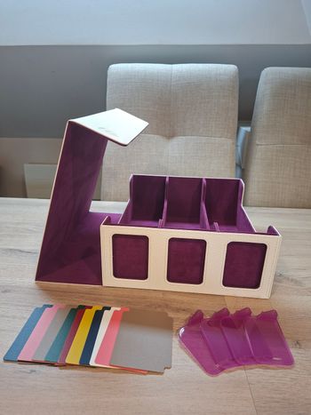 Boite de rangement pour 1800 cartes Pokémon ou 400 toploaders , coloris blanc et violet 