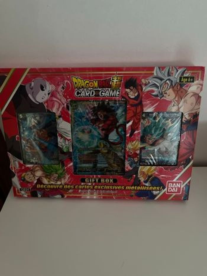 Gift. Box dragon bal 61 cartes neuf