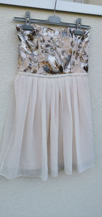 Robe courte bustier avec sequins