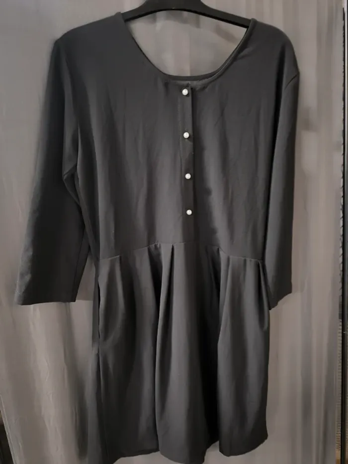 324303 robe noire femme L Rue Mazarine