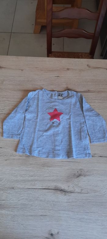 Haut gris avec etoile