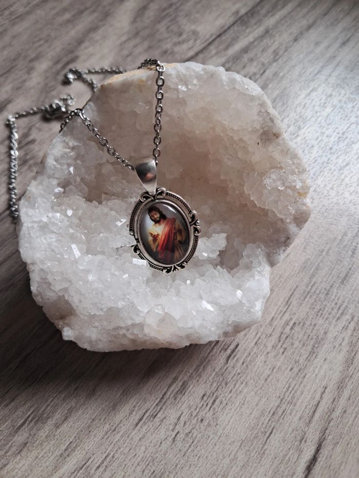 Collier médaillon jésus christ - photo numéro 2