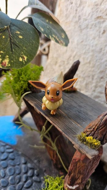 Super figurine Pokemon Nintendo Évoli effet brillant