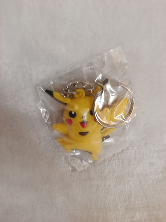 À saisir : porte clé " Pikachu  " !