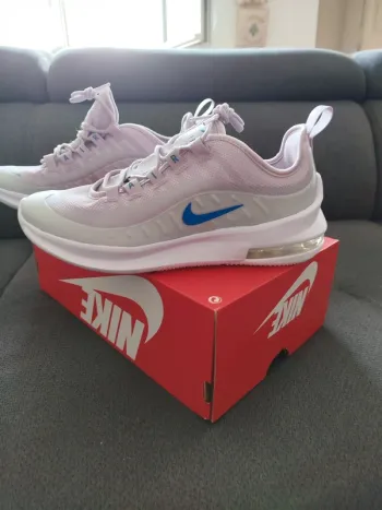 Basket fille nike air max axis lila et gris