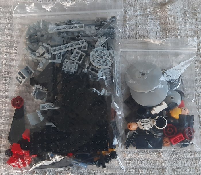 LEGO Star Wars 40771 TIE Fighter avec support pour hangar impérial - photo numéro 2