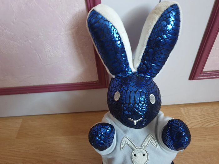 Peluche playboy bleu + strass (h 35+ l15)cm - photo numéro 4