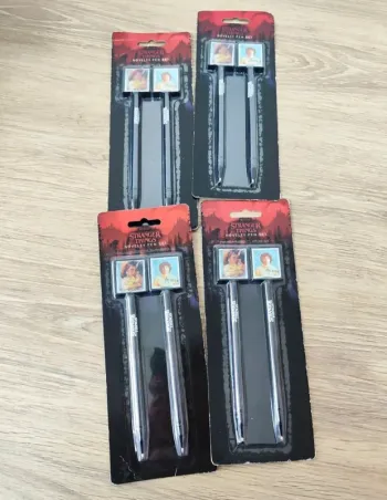 Lot de 4 paquets de 2 stylos stranger things