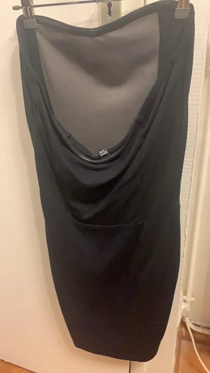 Robe sans bretelle moulante. - photo numéro 3