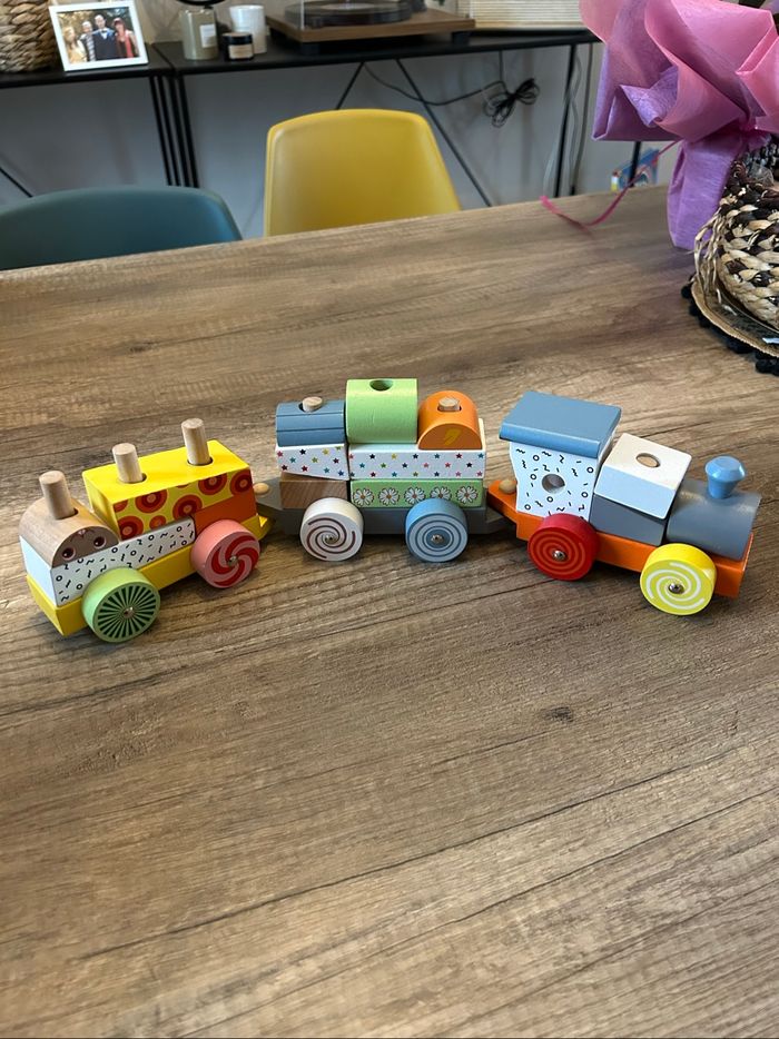 Train et formes en bois - photo numéro 2