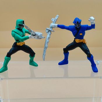 2 figurines samourai - Power rangers