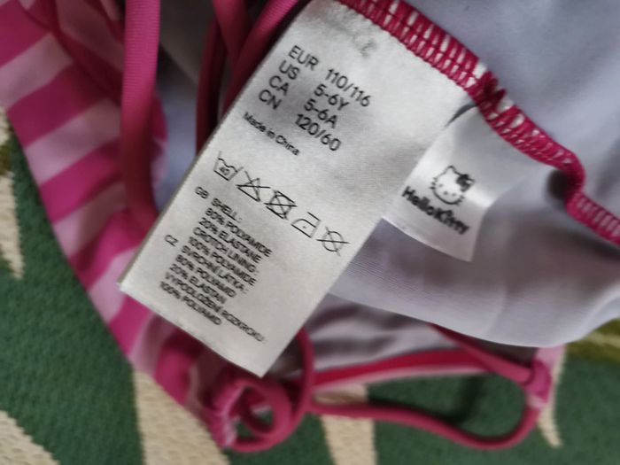 Maillot de bain Hello Kitty | taille 5/6ans - photo numéro 4