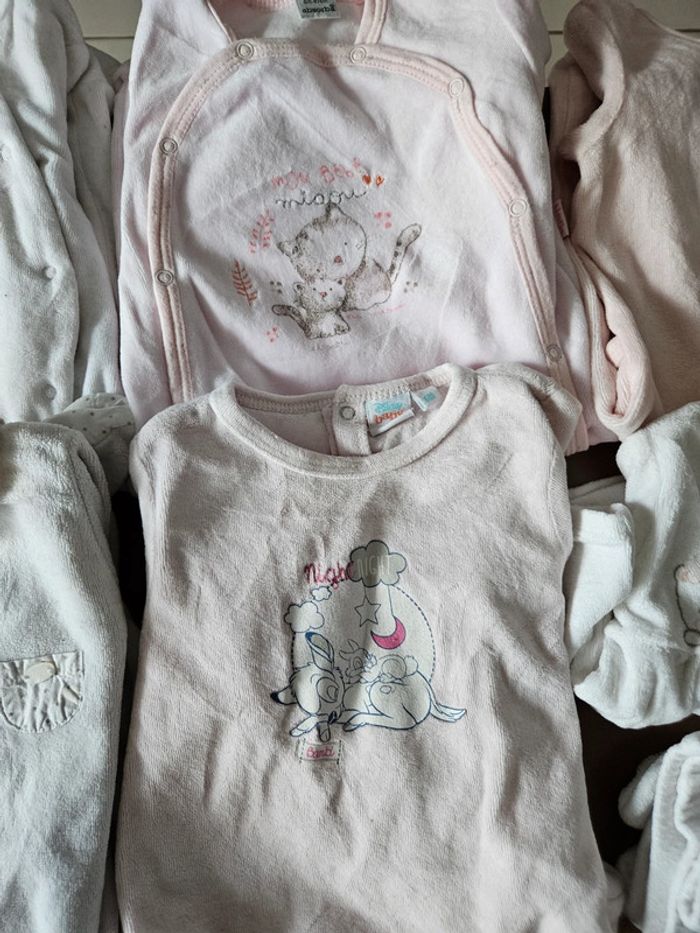 Lot pyjamas 6 mois - photo numéro 2