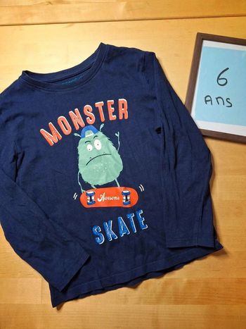 T-shirt manches longues pour garçon taille 6 ans Marque primark très bon état