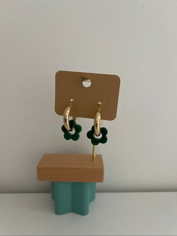 Boucles d’oreilles pendantes femme vertes en forme de fleurs
