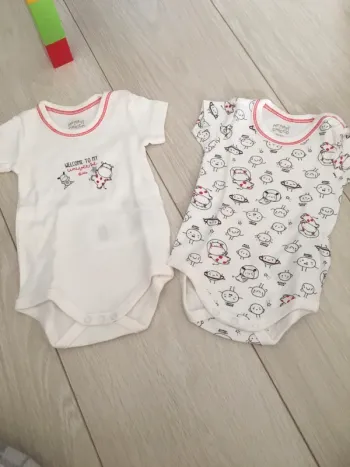 Lot bodys manches courtes 1 mois Chicco neufs