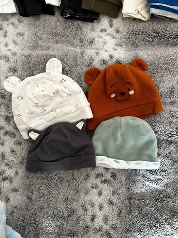 4 bonnets bébé