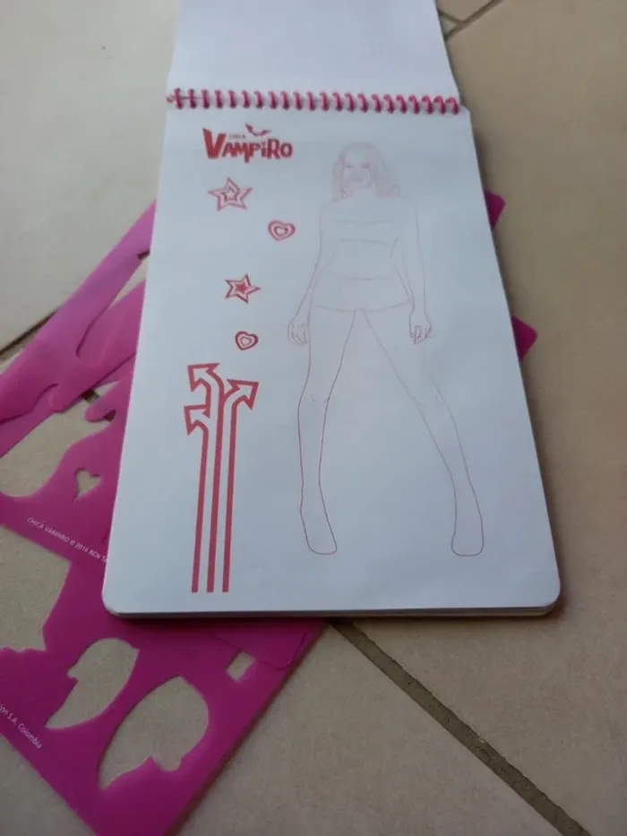 Lot articles Chicca Vampiro : Sac + livre+ bracelet + jeu - photo numéro 8