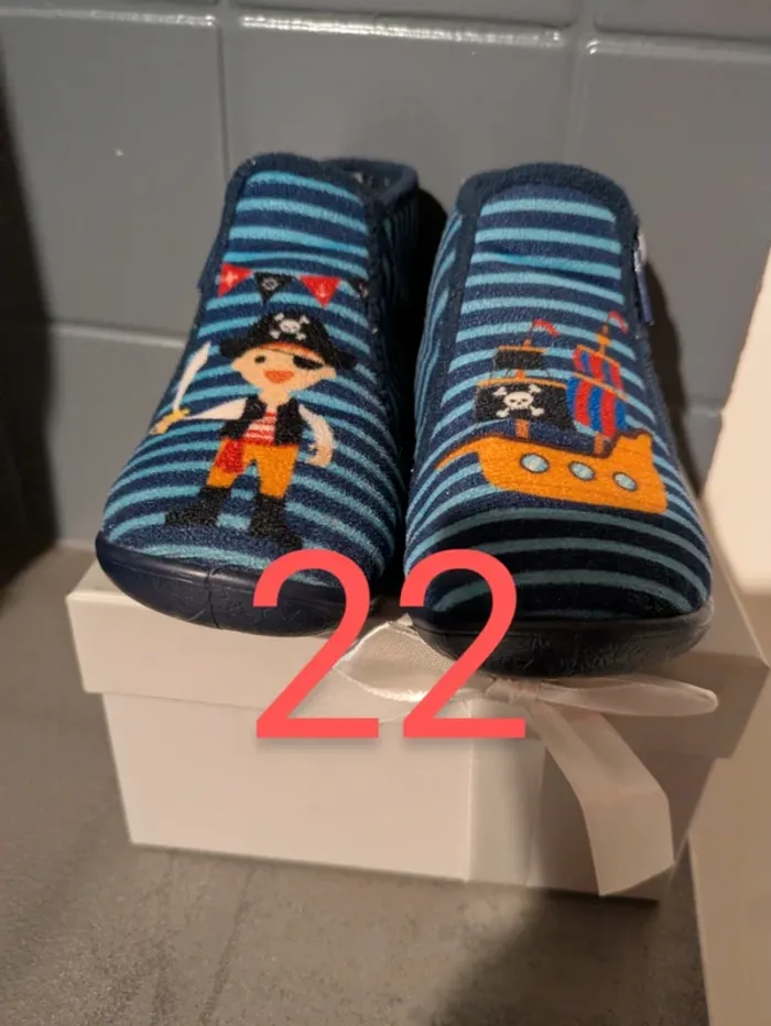 Chaussons velours garçon 22