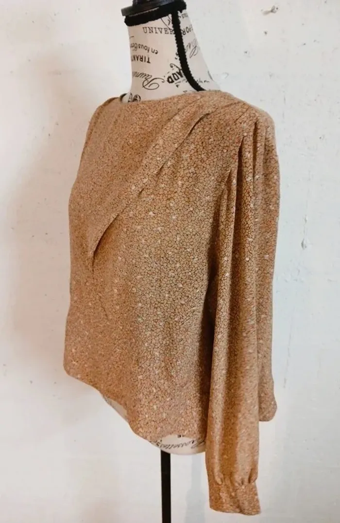 👚 Chemisier beige à motifs – Taille S / petit M – Très bon état - photo numéro 2