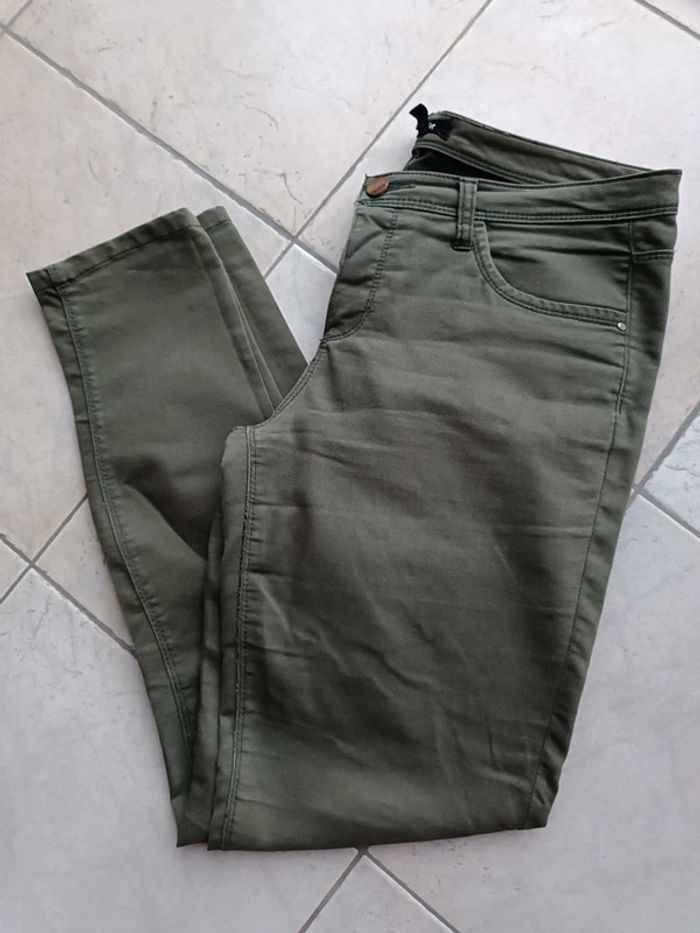 Jeans SLIM kaki - taille 40 - neuf
