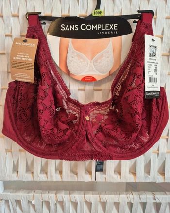 Joli soutien-gorge sans complexe emboîtant à armatures femme 100E
