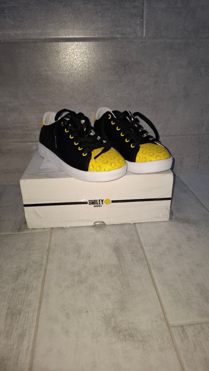 Chaussure smiley neuve