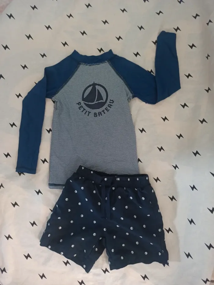 Ensemble de bain / taille 4 ans / tbe