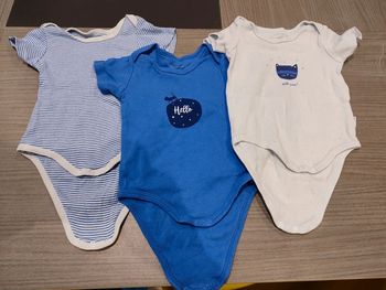 Lot de trois body manches courtes
