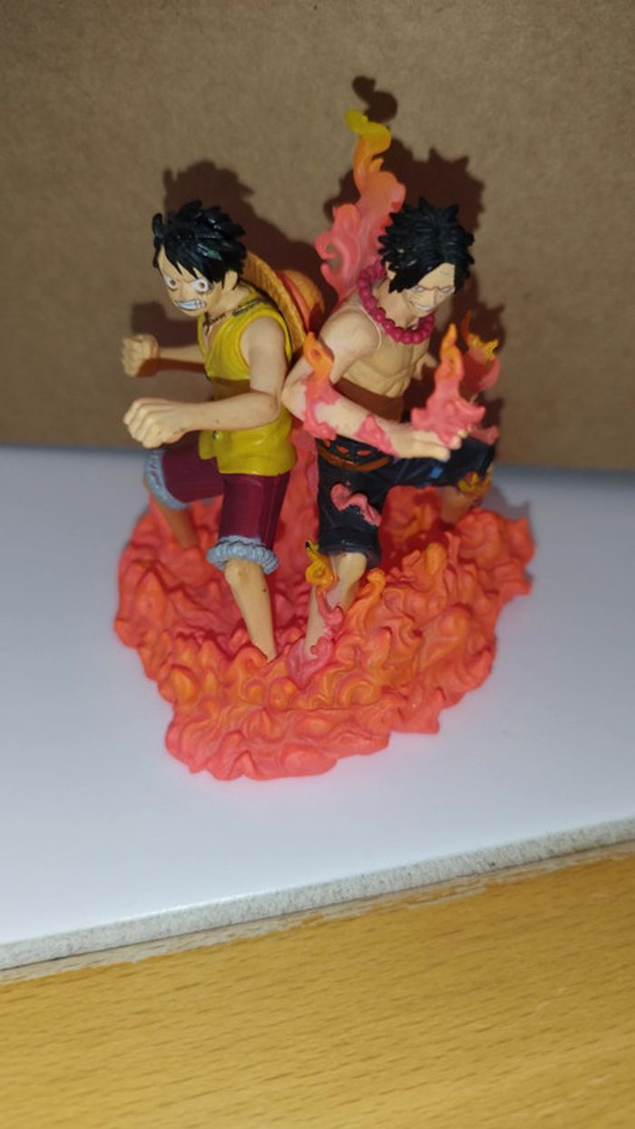 Figurine Gashapon One Piece LogBox figure Portgas Ace Luffy MarineFord Megahouse