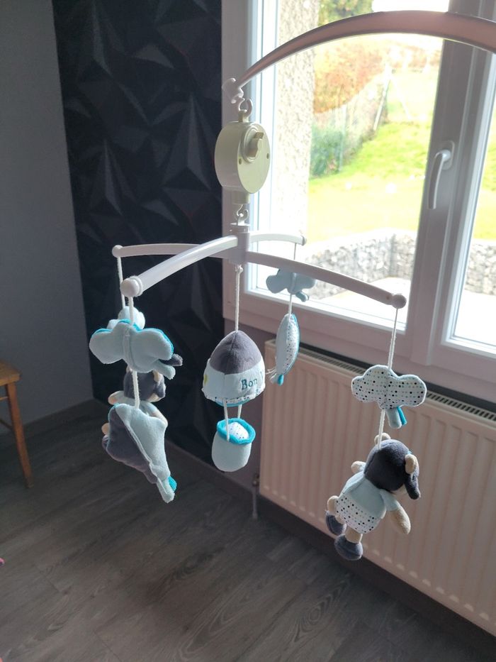 Mobile musical lit bébé Sauthon