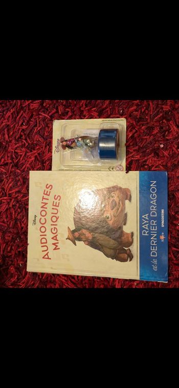 Livre et figurine neuve lumineuse 85 audiocontes magiques Disney altaya audio conte compte comte