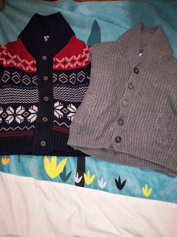 Lot de gilets 24m