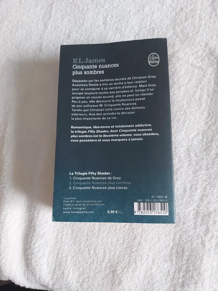 Livre cinquante nuances plus sombre - photo numéro 2
