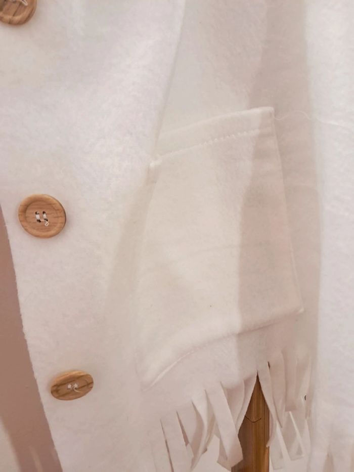 Châle plaid blanc à franges et boutons bois Taille unique parfait état - photo numéro 2