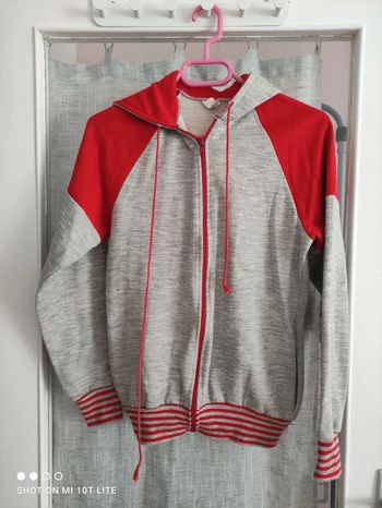 Veste Sweat-shirt vintage grise et rouge