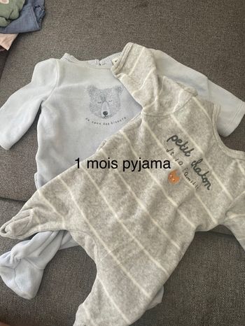 Lot 2  pyjamas