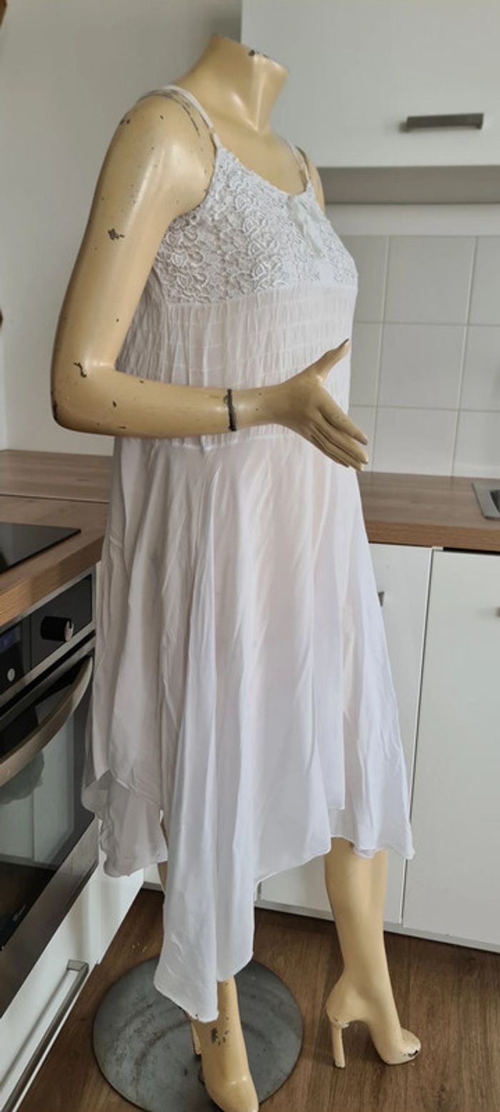 tres jolie robe de plage blanche made in italy