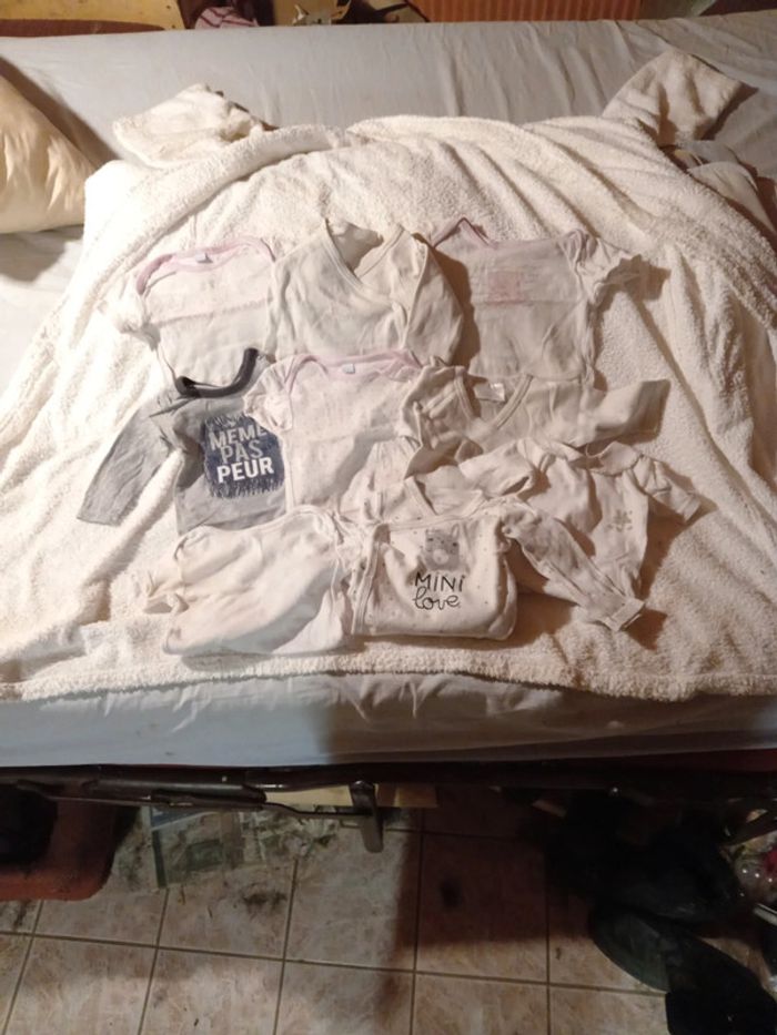 Lot de 9 bodies fille