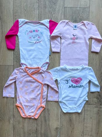 Lot bodys manches longues bébé fille taille 6 mois 
