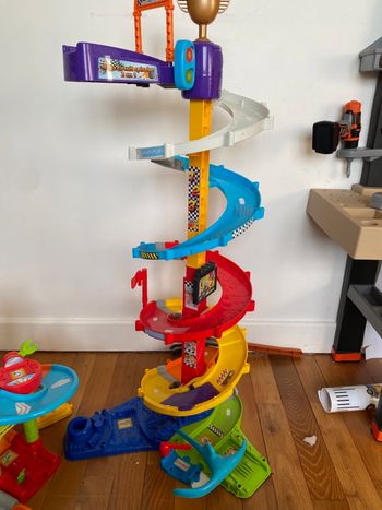 Maxi circuit spirale tut tut bolide + 3 véhicules