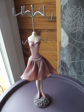 range bijoux mannequin rose