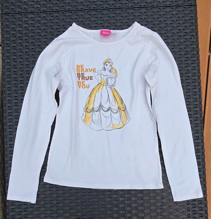 Tee shirt blanc  imprimé disney de la belle et la bête  10 ans en très bon état
